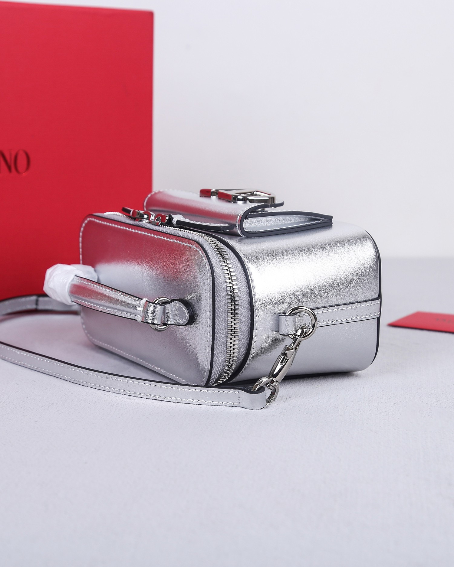 Va1e*ntin0 garavani locò metallic bag 16.5x10x7.5cm