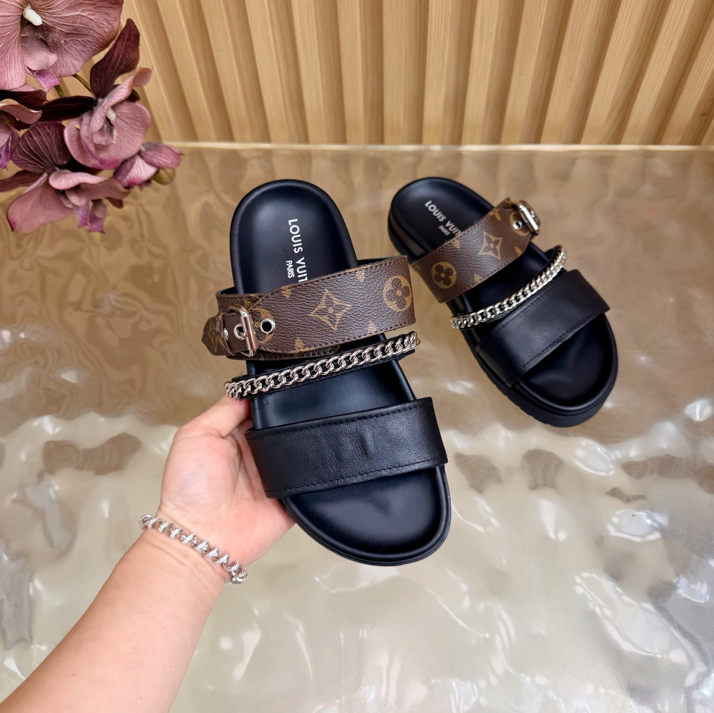 UA LV Vibe Comfort Mule