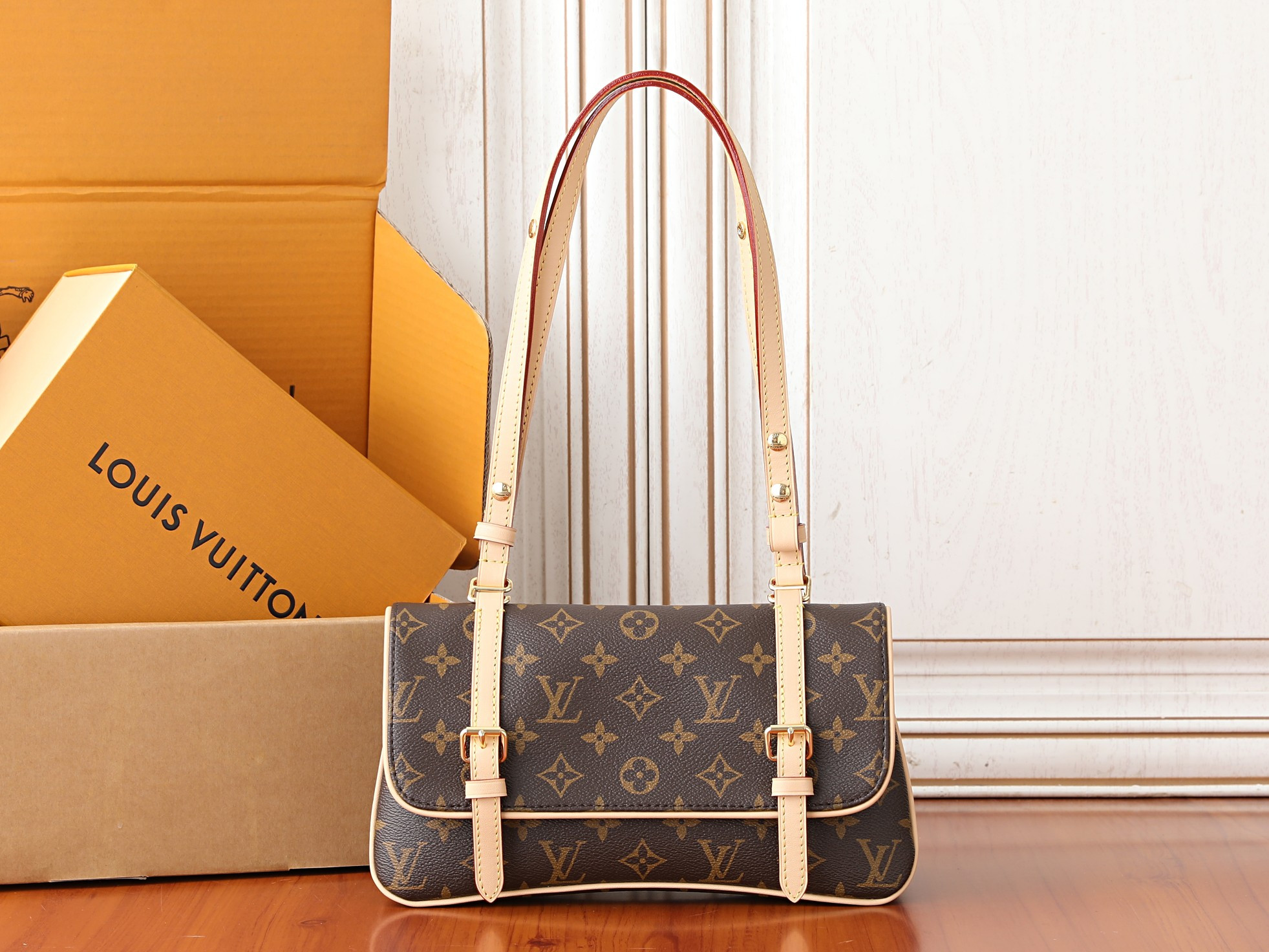 LV Marelle M28613 28 x 15.5 x 7 cm