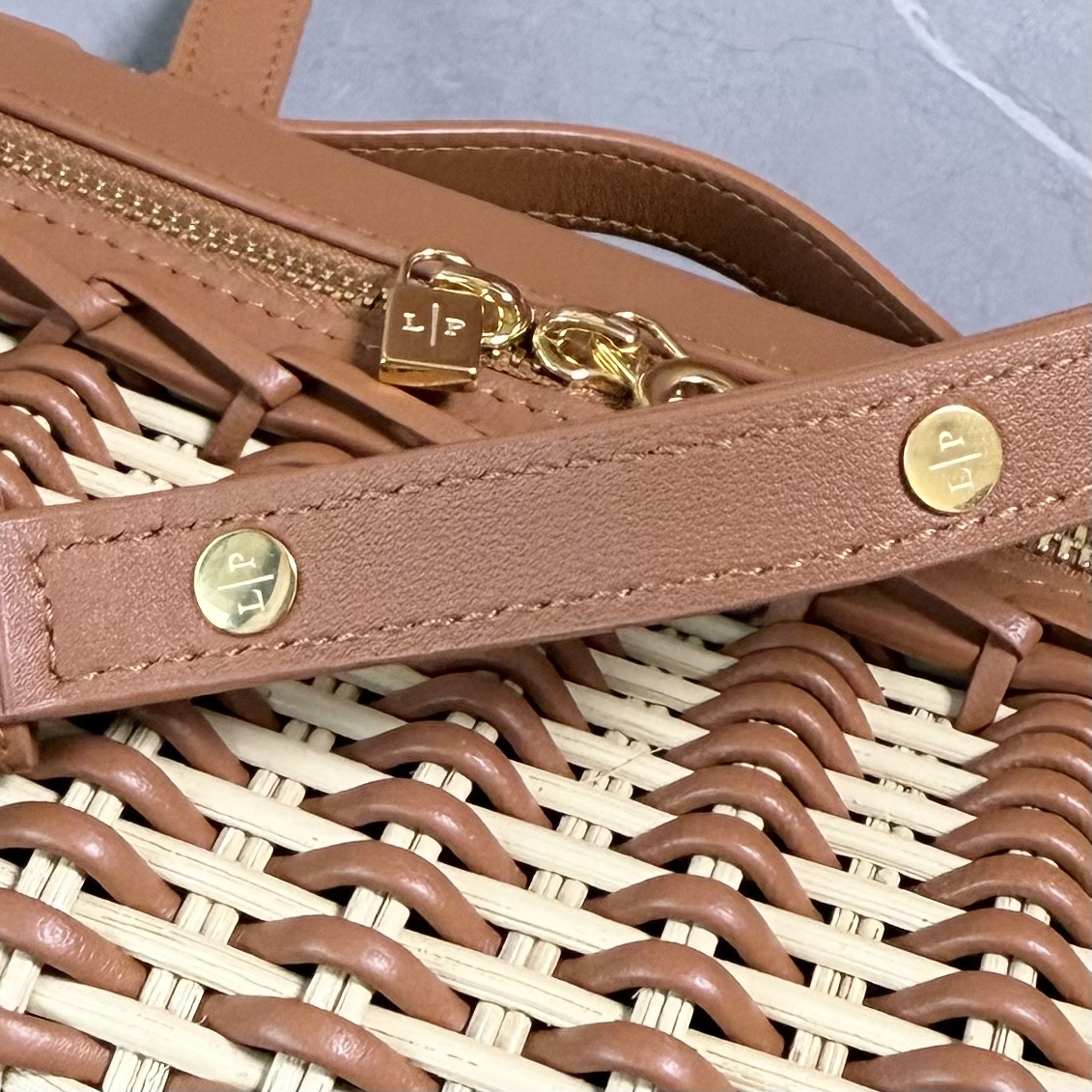 L**o p*ana extra pocket l19 east-west wicker 19x12x7cm