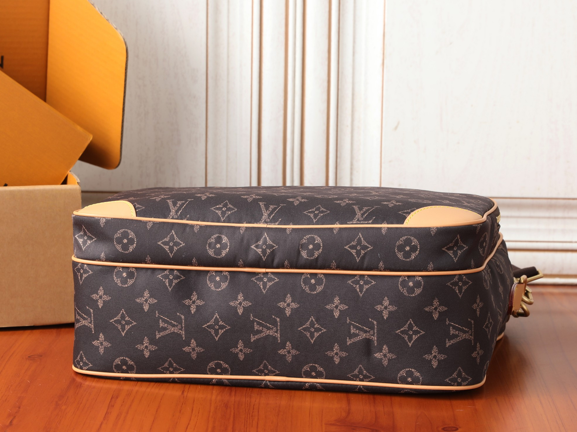 lv nil xl l0*is V*t0n silk tech m29853 37x26x19cm