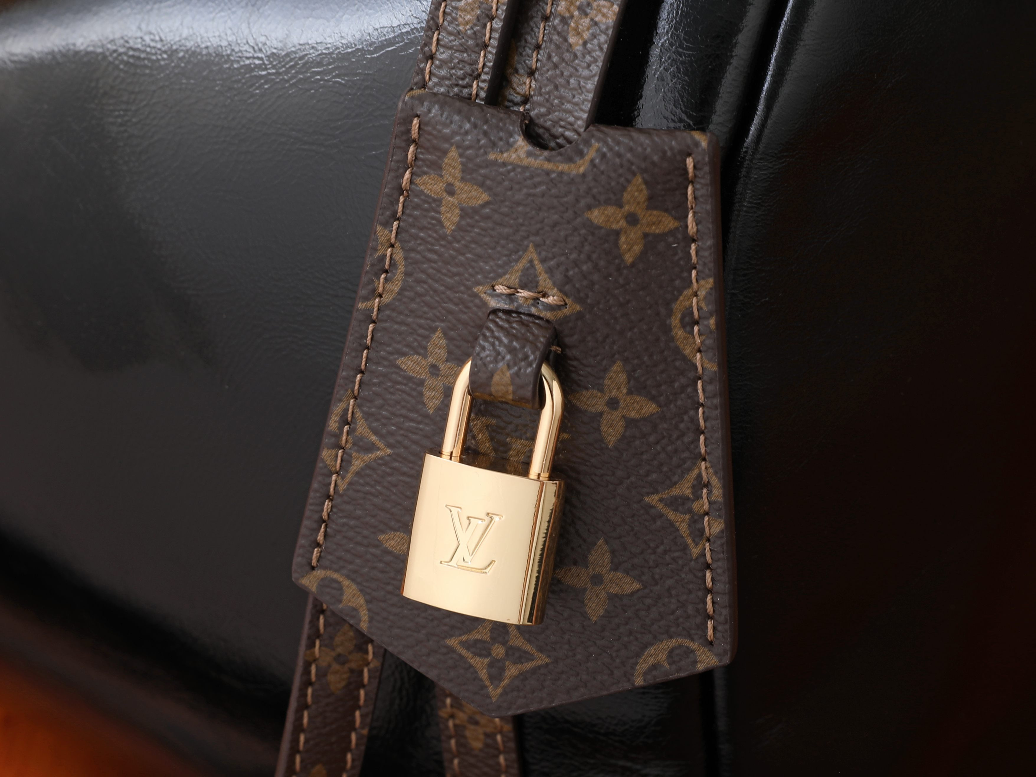 LV Express MM M2B149 36 x 24 x 18.5 cm