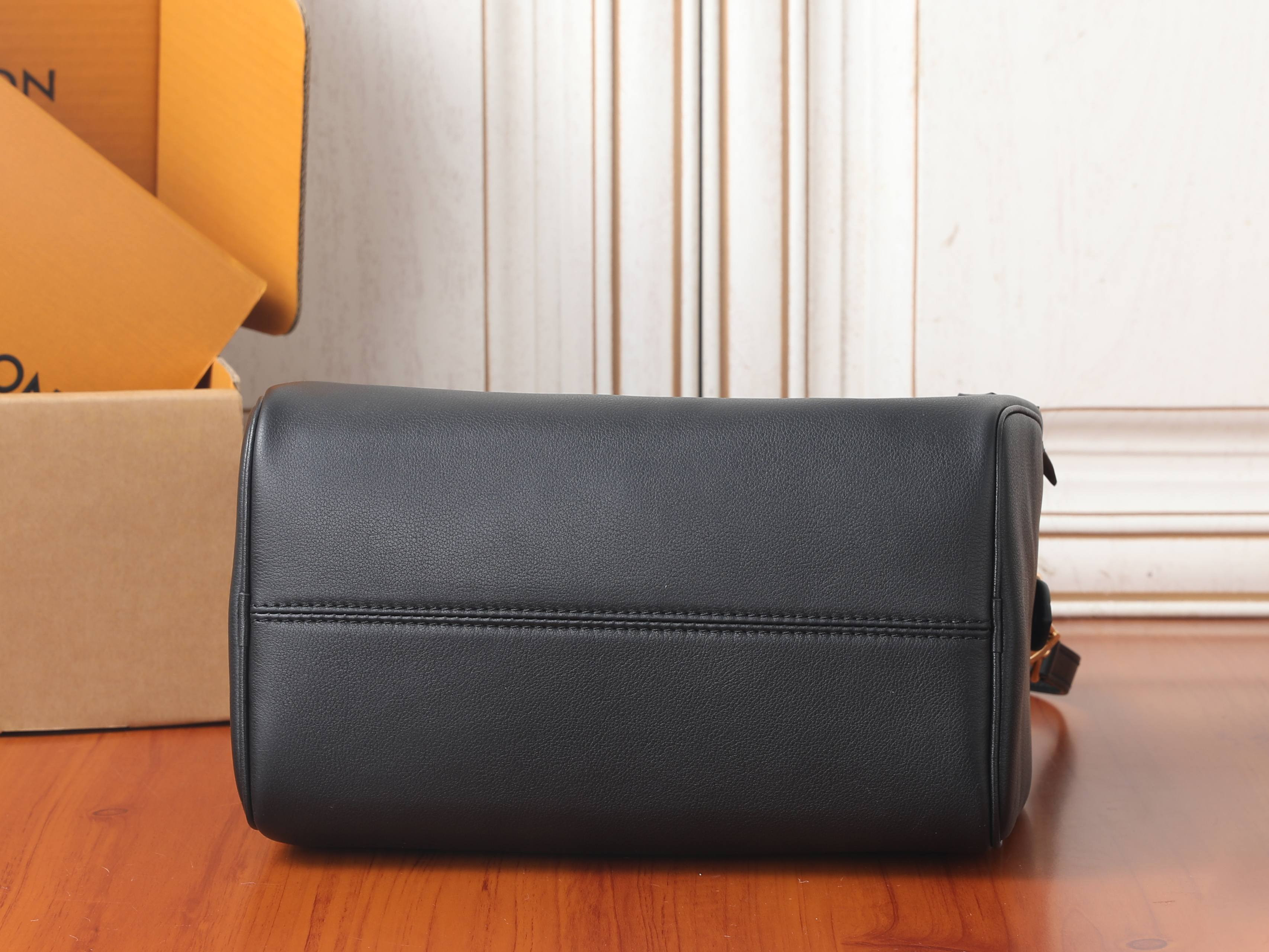 LV Speedpocket Bag M3A221 26 x 19 x 16 cm