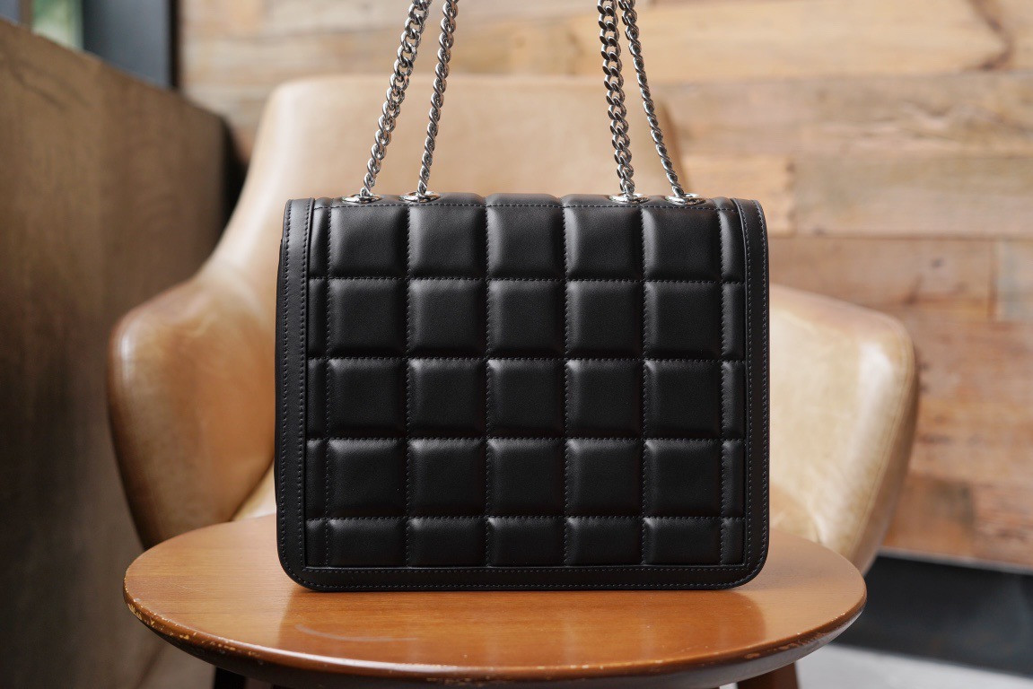 G*u*i deco shoulder bag